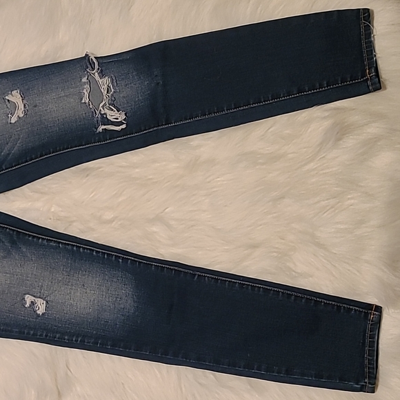 Super Stretch Distressed Jean's 👖 - Picture 2 of 6